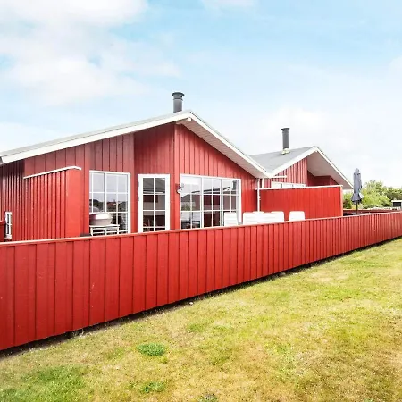 Holiday home Three-bedroom Holiday In Hvide Sande 2